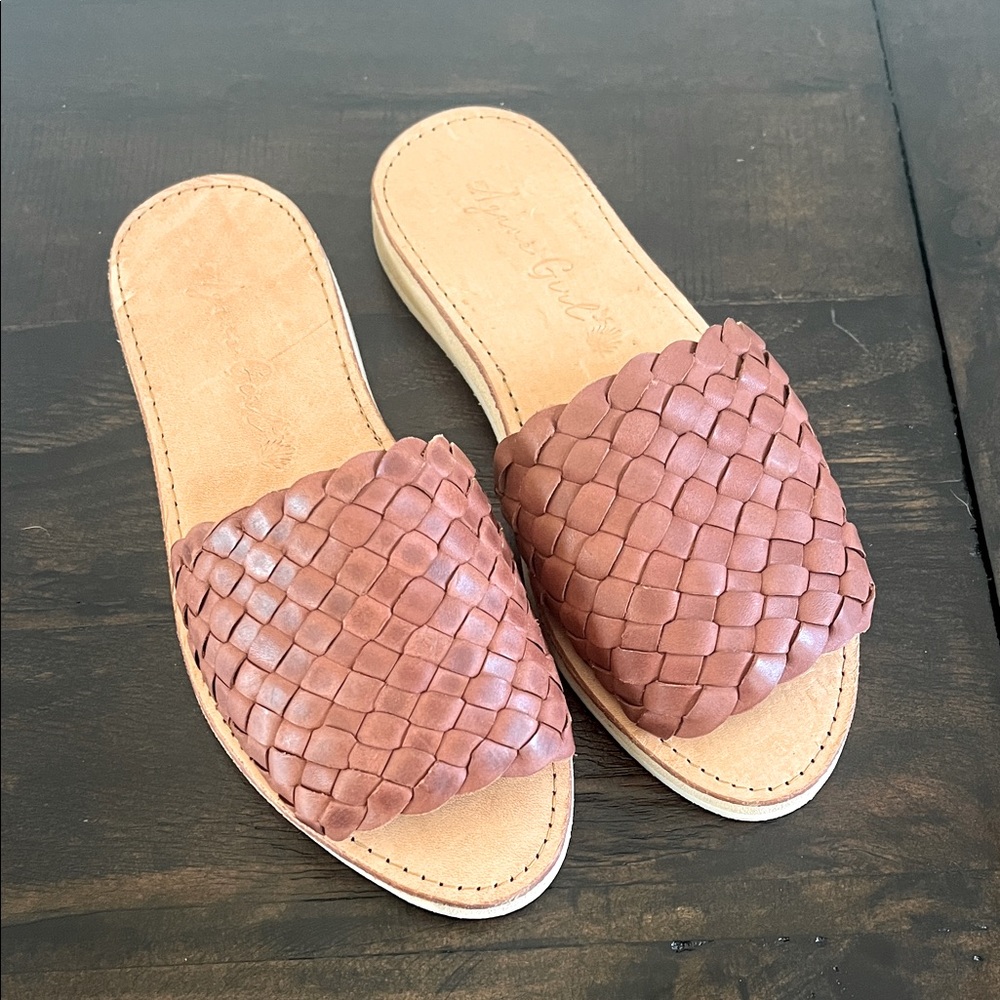 Agave Girl Chestnut Leather Slides Size 6. Like new. So cute and comfy.